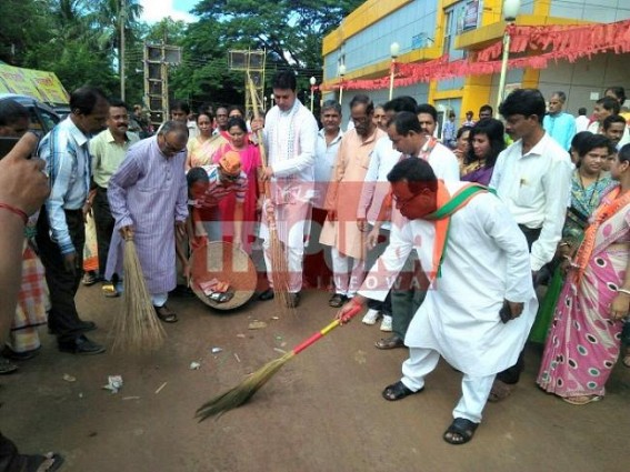 BJP held Swachh Bharat Abhiyan on Gandhi Jayanti BJP held Swachh Bharat Abhiyan on Gandhi Jayanti